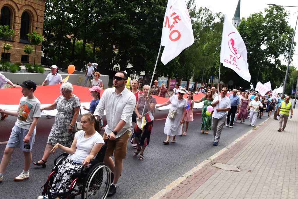 W Gorzowie Wlkp. świadectwo na Marszu dla Życia dały całe rodziny