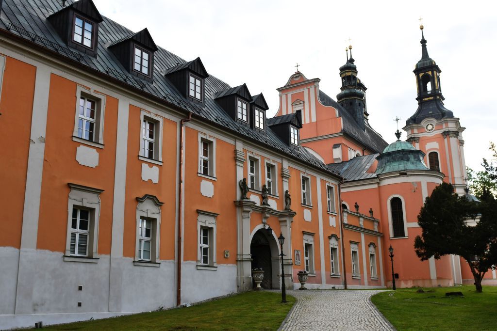 Tłumy zwiedzających na nocy muzeów w Paradyżu