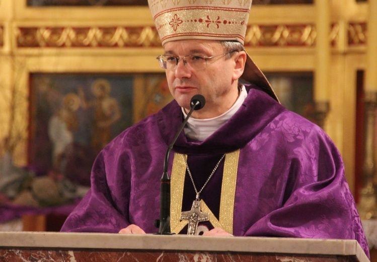 Zawierzenie diecezji w kaplicy domu biskupiego