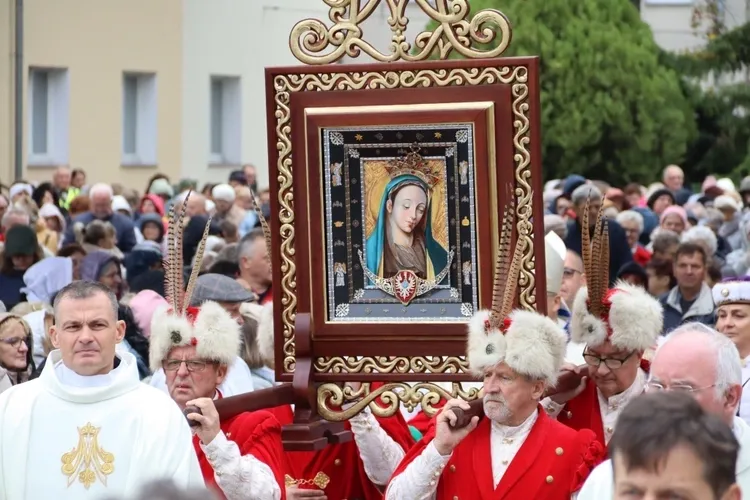 Pielgrzymka różańcowa do Rokitna